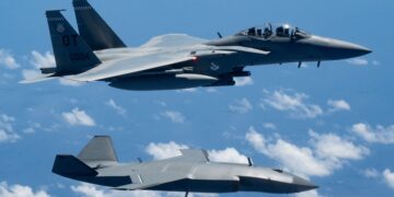 MQ-28 insansız savaş uçağından insanlı uçaklarla kol uçuşu