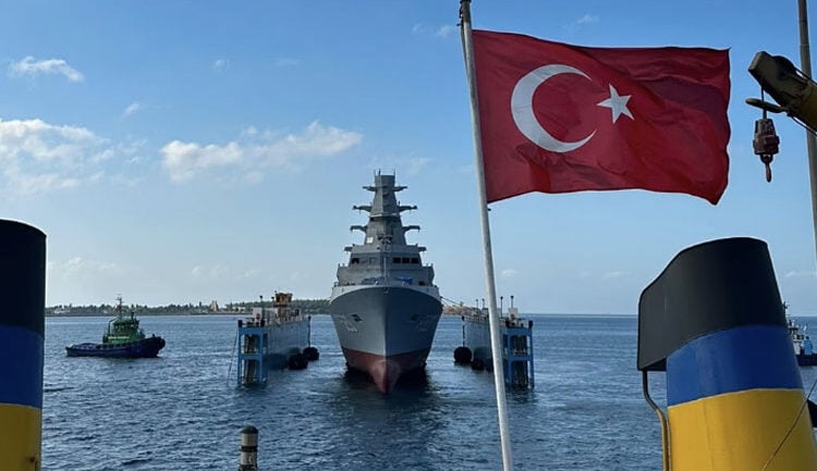 Türkiye’nin yeni savaş gemisi suya indi