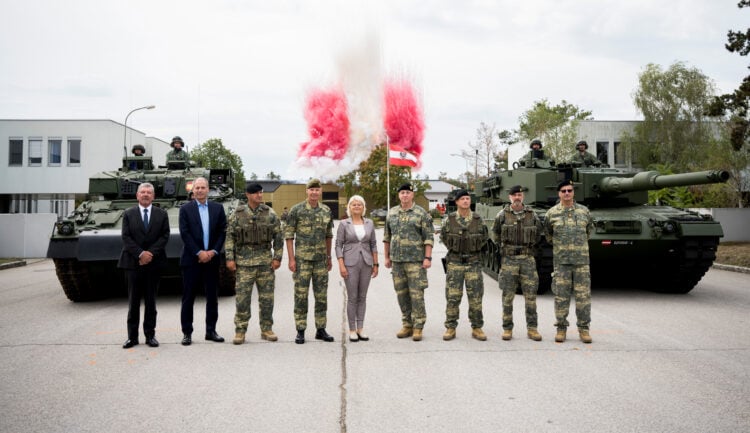 Avusturya zırhlı birliklerini modernize ediyor