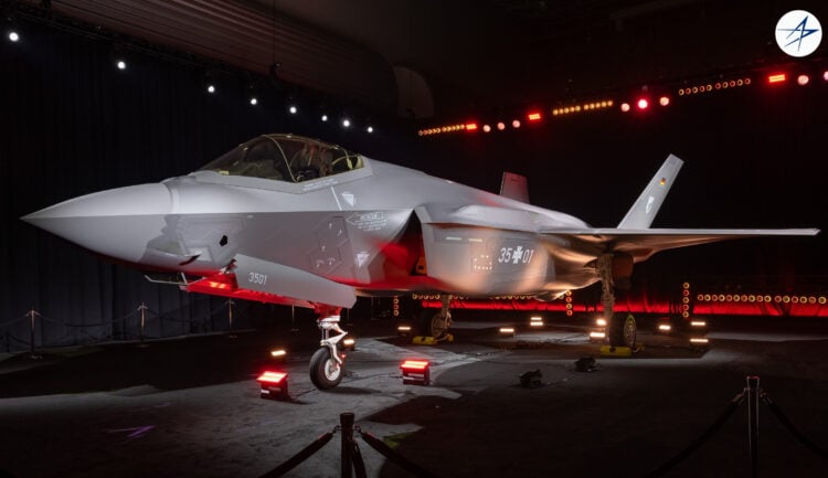 Almanya’nın ilk F-35’i üretim hattından çıktı