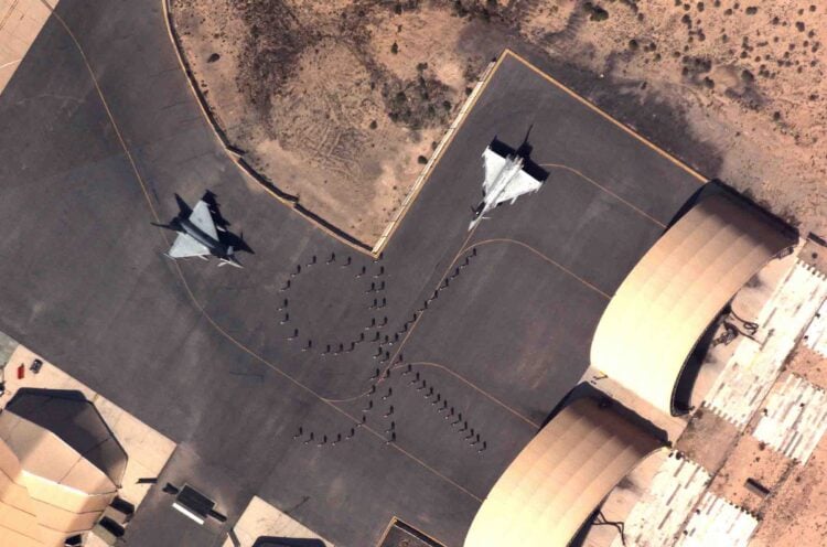 İtalya’nın Eurofighter savaş uçağı yerde vuruldu