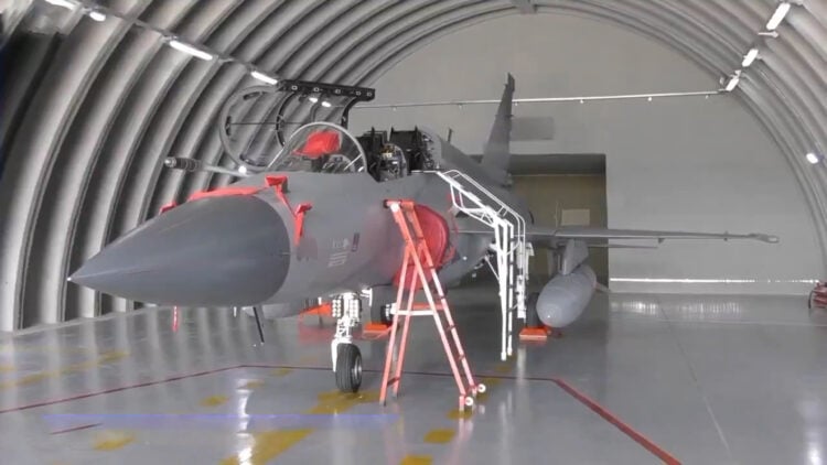Azerbaycan’ın JF-17 savaş uçağı görüldü