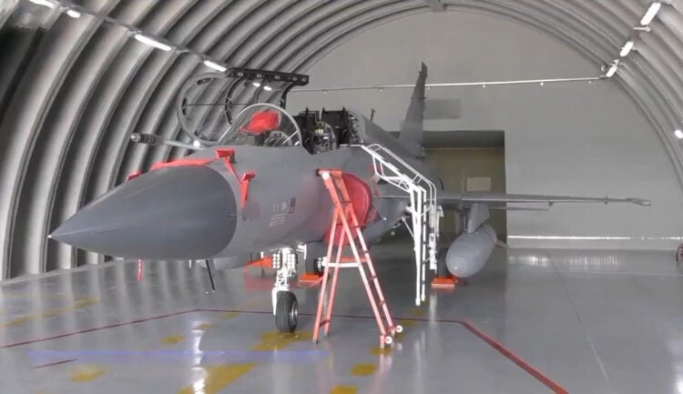 Azerbaycan’ın JF-17 savaş uçağı görüldü