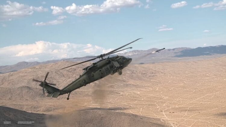 Black Hawk helikopterinden dolanan mühimmat atışı