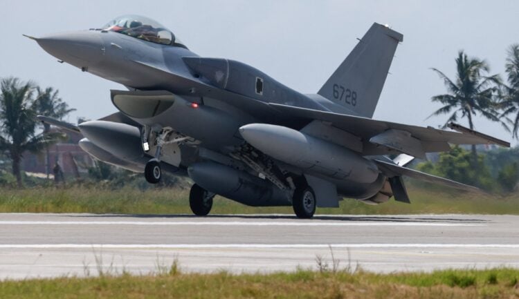 Tayvan’a F-16 savaş uçağı teslimatı