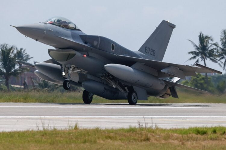 Tayvan’a F-16 savaş uçağı teslimatı