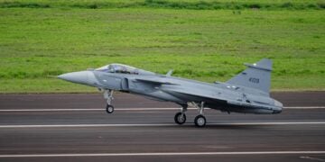 Brezilya’da üretilen ilk Gripen E’den ilk uçuş