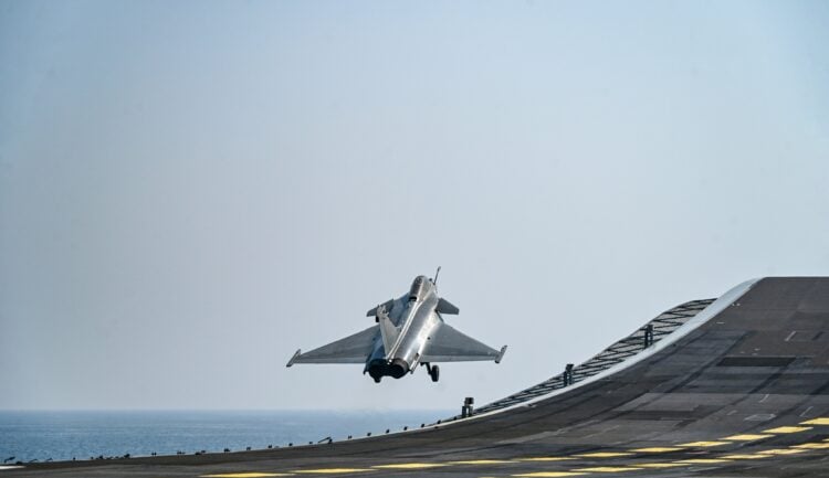 Hindistan’ın uçak gemisinde Rafale M dönemi