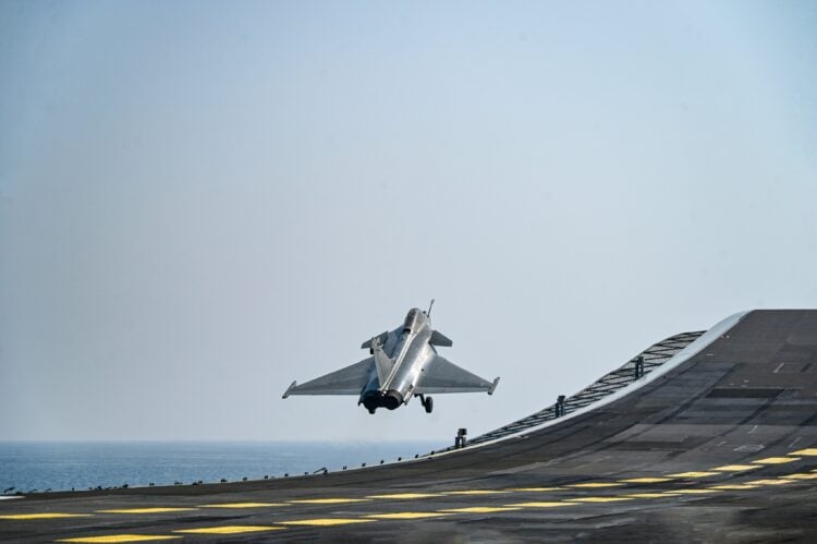 Hindistan’ın uçak gemisinde Rafale M dönemi